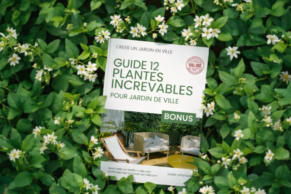 couverture du bonus « Guide 12 plantes increvables pour jardin de ville » posée dans un fond végétal dense avec feuillage vert et fleurs blanches